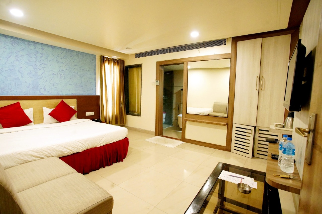Hotel Amar Vilas - Tap to explore photos