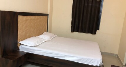 VEEKAY LODGE Room Type - DELUXE SINGLE ROOM
