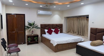 Hotel Shree Niwas Room Type - Deluxe Room 