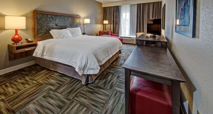 Hampton Inn Newberry Opera House Room Type - 1 KING BED NONSMOKING