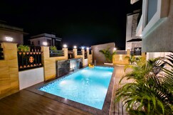 The Royal Chalet | 4BHK Villa with Pvt Pool and Snooker Table