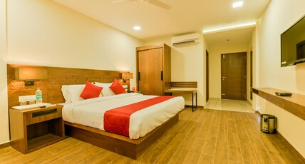 HOTEL KINGS CALICUT Room Type - DELUXE ROOM