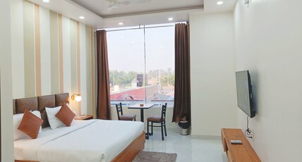 HOTEL GREEN PLAZA Room Type - Superior Room with Smart LED TV