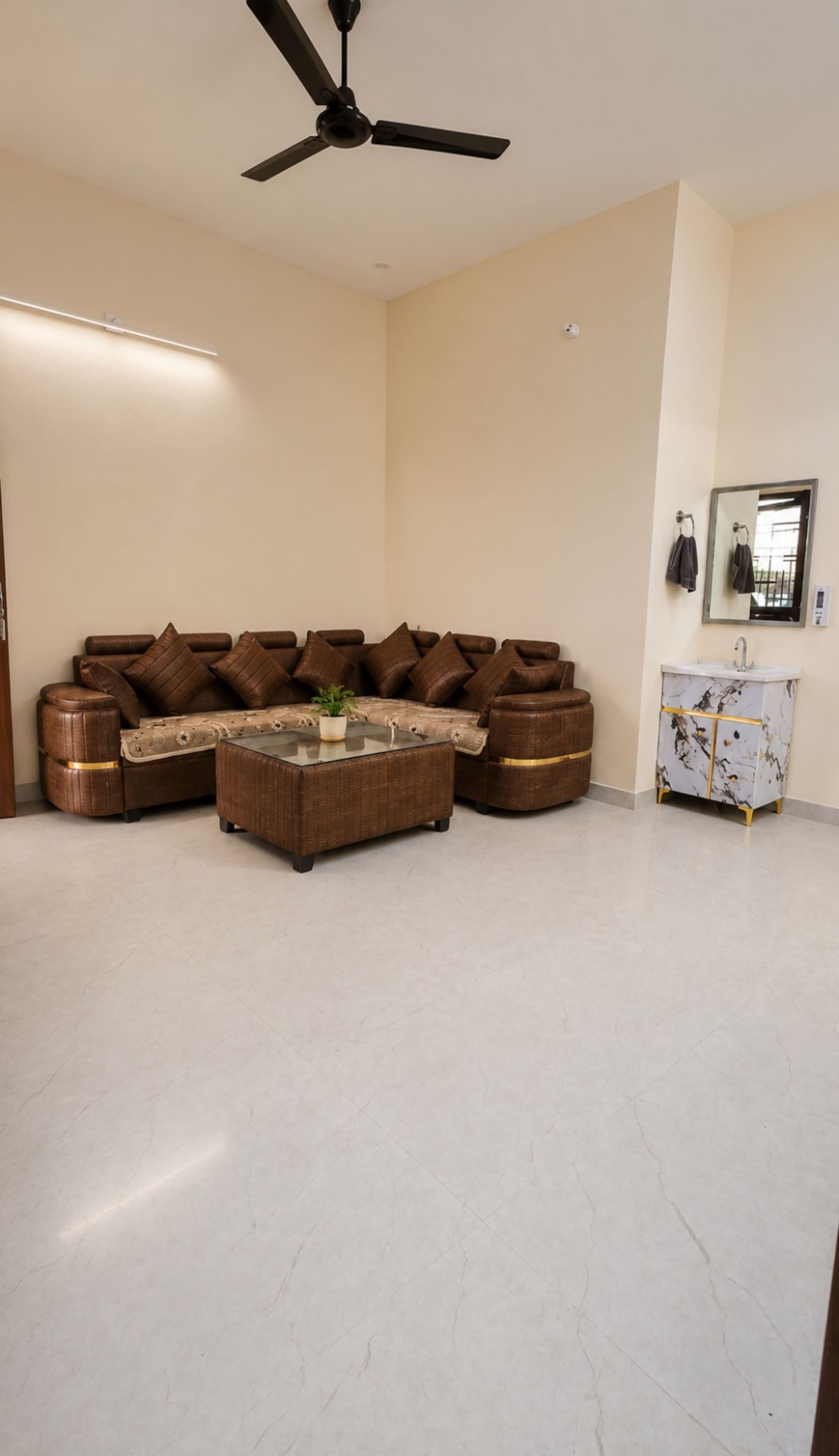 2Bhk cosy House - Tap to explore photos