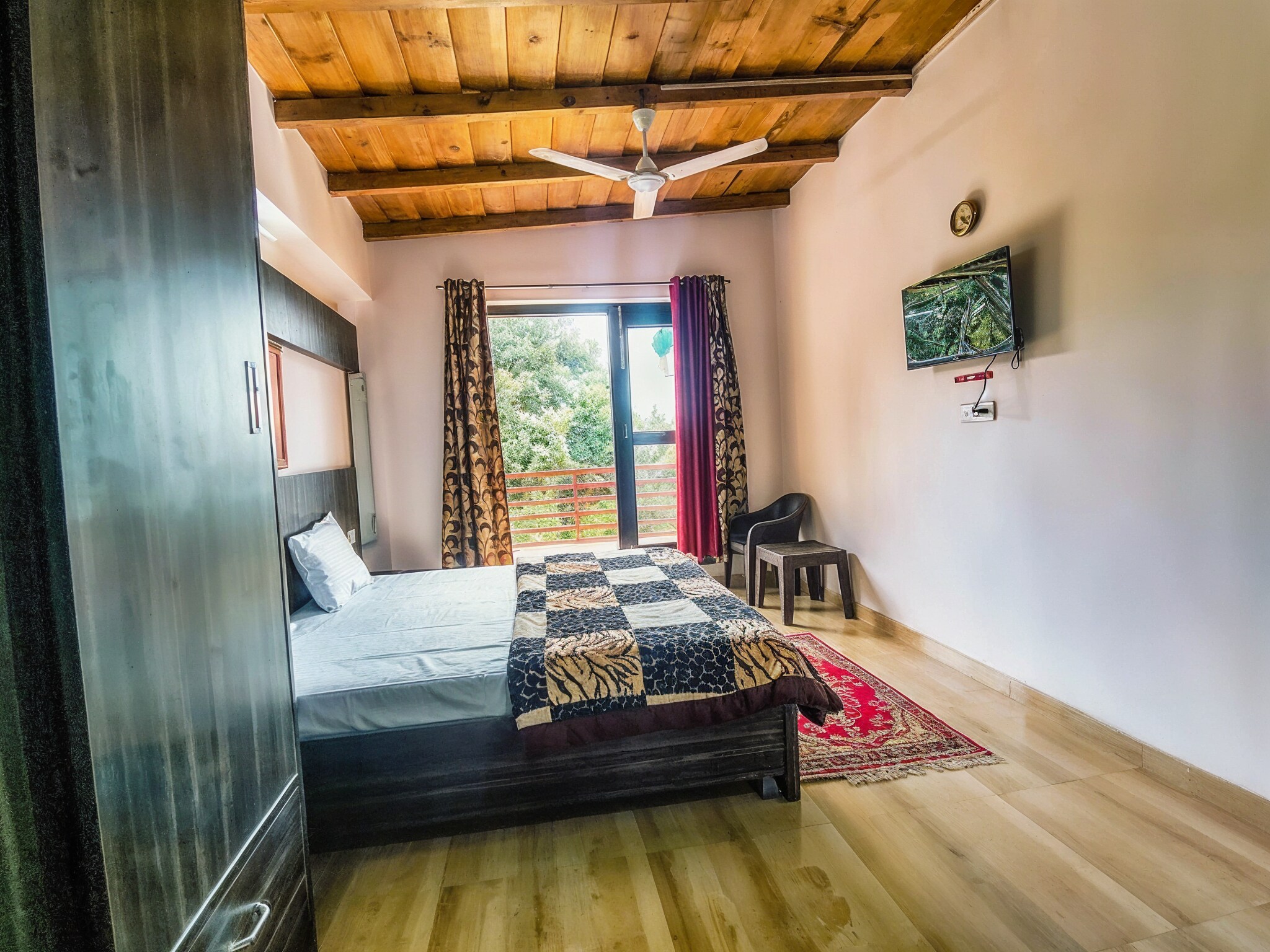 Valewood Cottage 2BR-FF in Shyamkhet by Homeyhuts - Tap to explore photos
