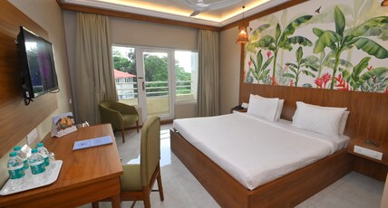 RNS Residency Room Type - Luxury Balcony Room Pool and Hill View