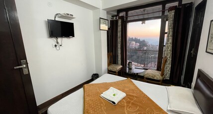 Exotic Greens Apartment | Rooms & Kitchen Room Type - Deluxe Room with Valley View