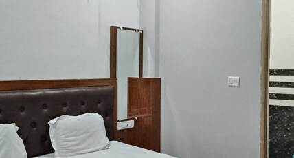 Bam Bam Palace | Near Kashi Vishwanath Room Type - Double Bed AC room with Balcony