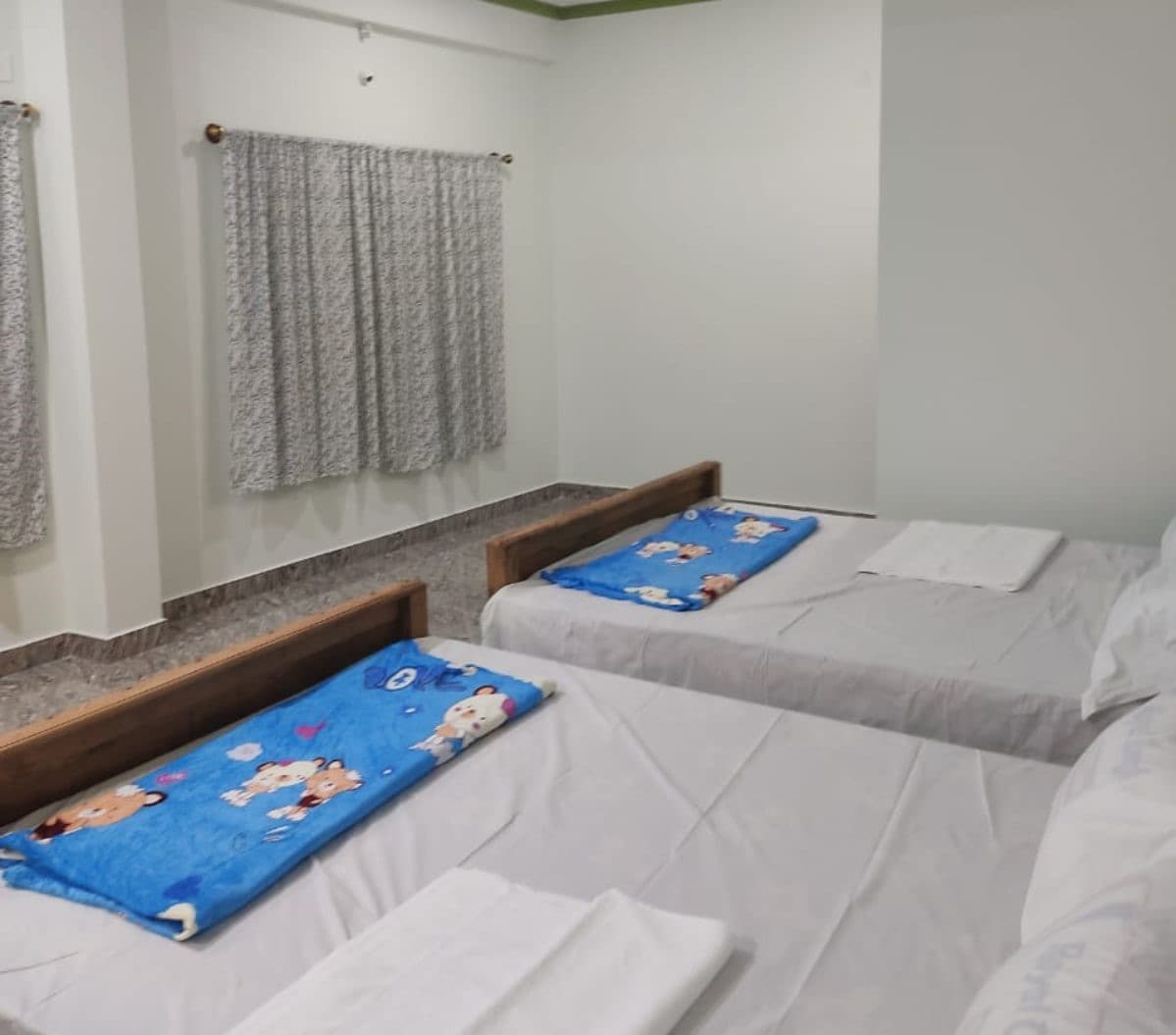 PPH Living Royal Sundaram Homestay - Tap to explore photos