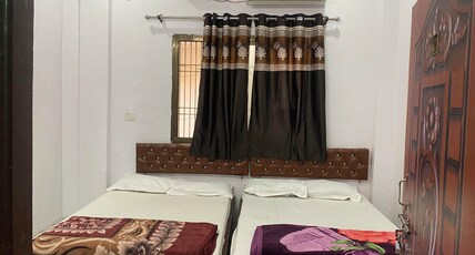 New Hotel Yatri Niwas  Room Type - AC or Geyser 4 Bed Room