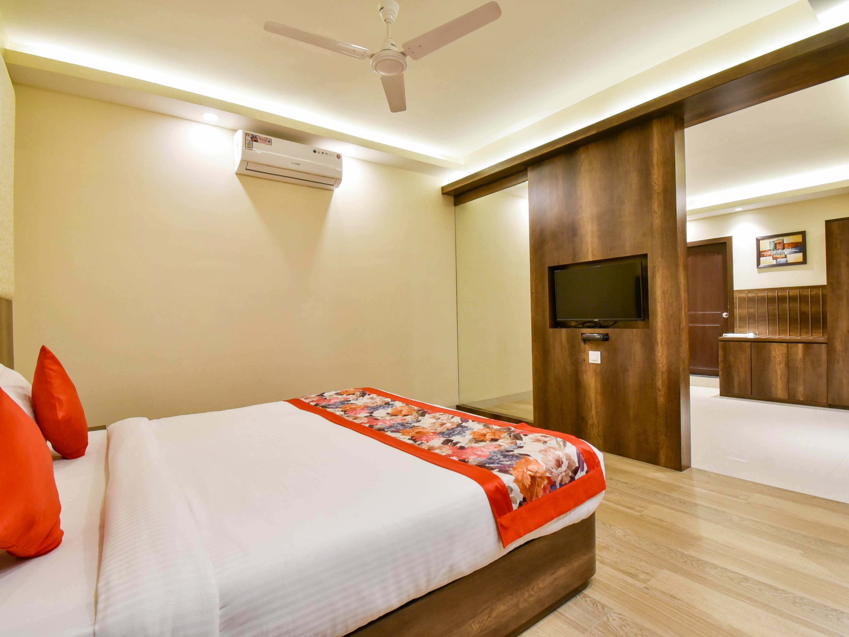 Hotel Malisca - Tap to explore photos