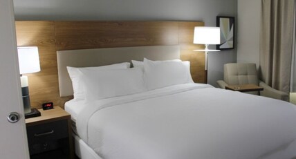 SOUTHFIELD STAY, an IHG hotel Room Type - 1 Queen Studio Suite