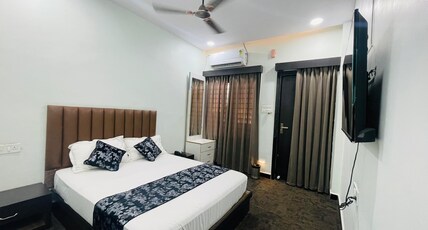 Hotel Blue Star Room Type - DELUXE NON AC ROOM