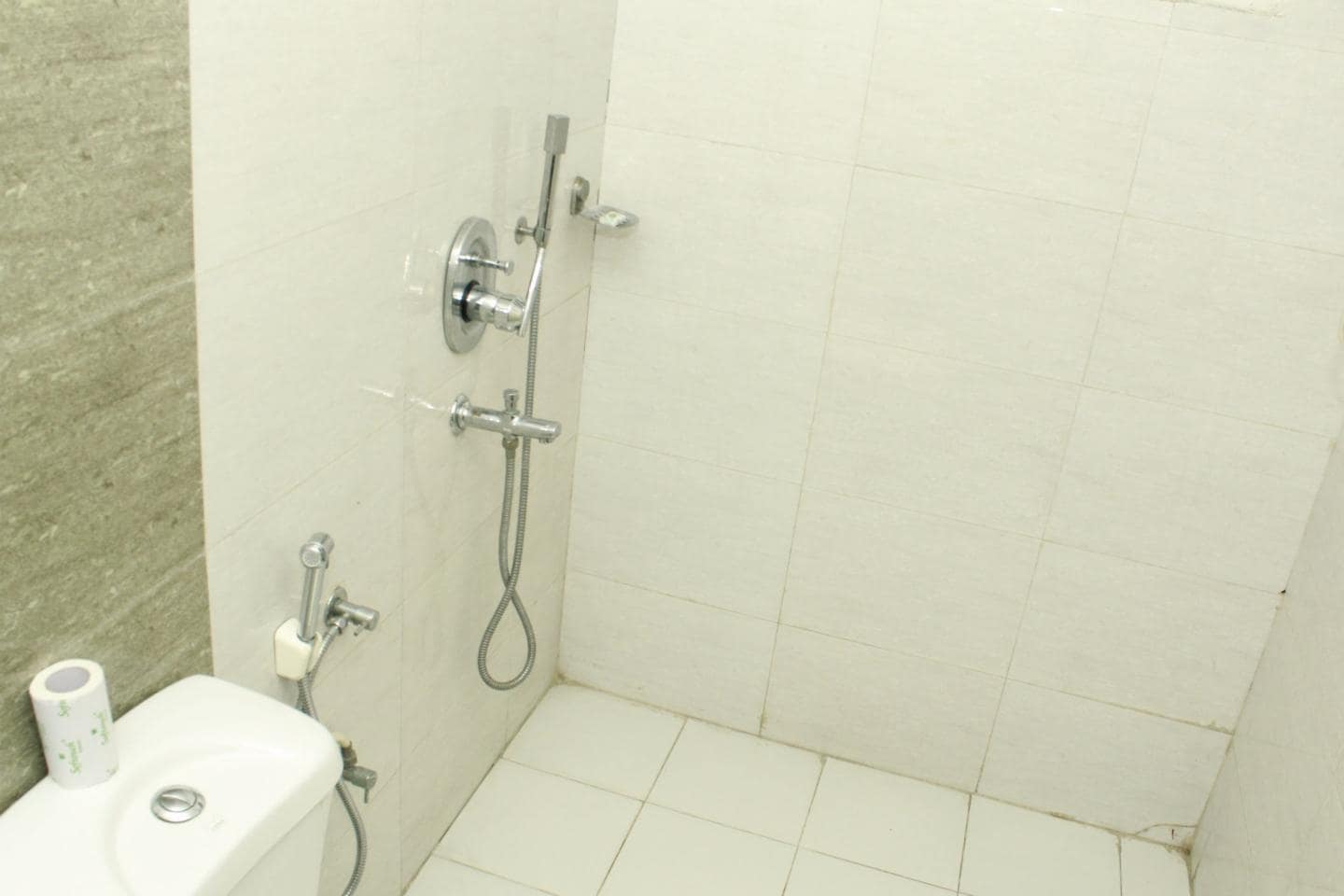V Hotel Dev Residency Near Delhi IGI Airport - Tap to explore photos