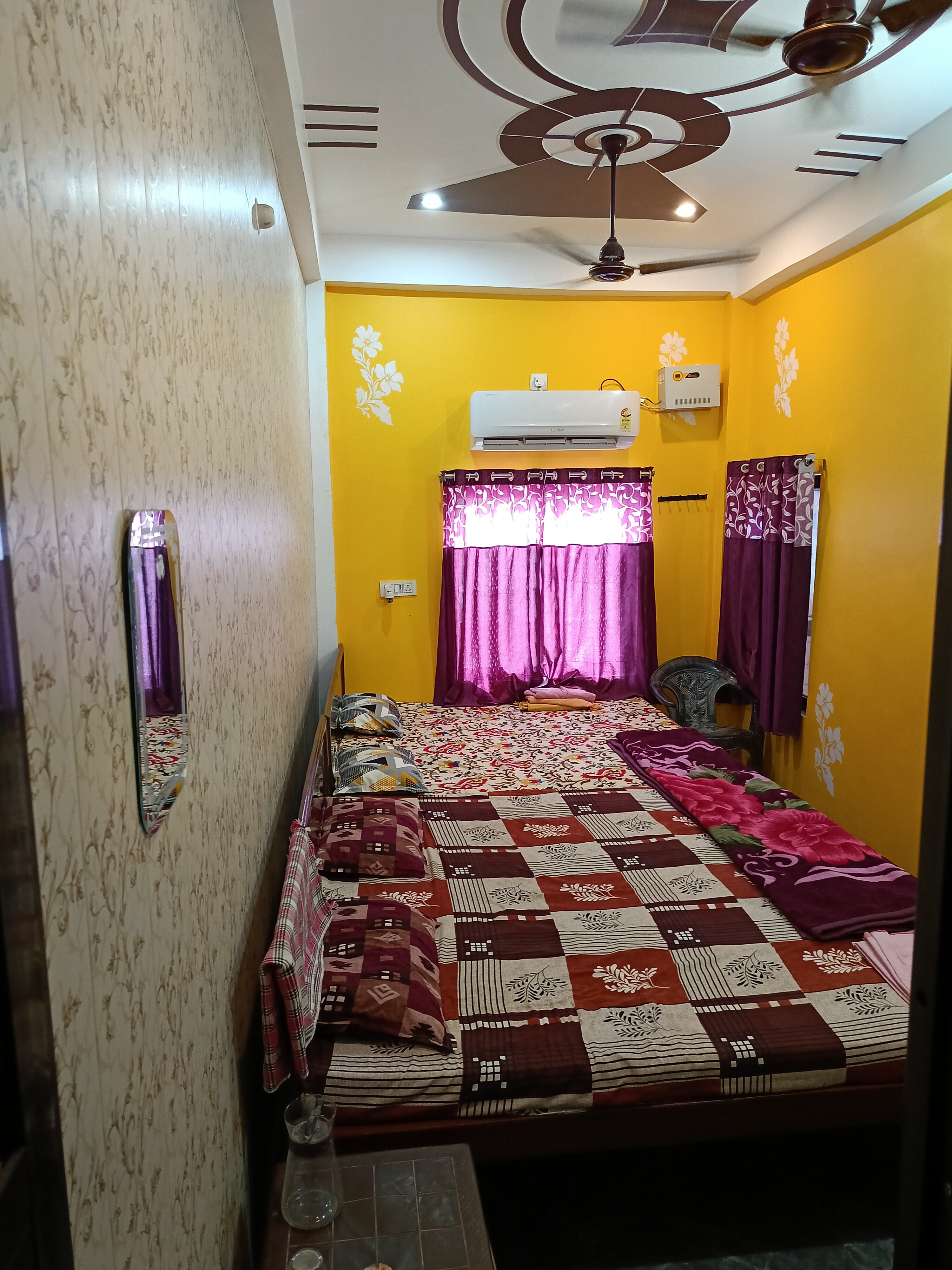 Maa Janki  guest house - Tap to explore photos