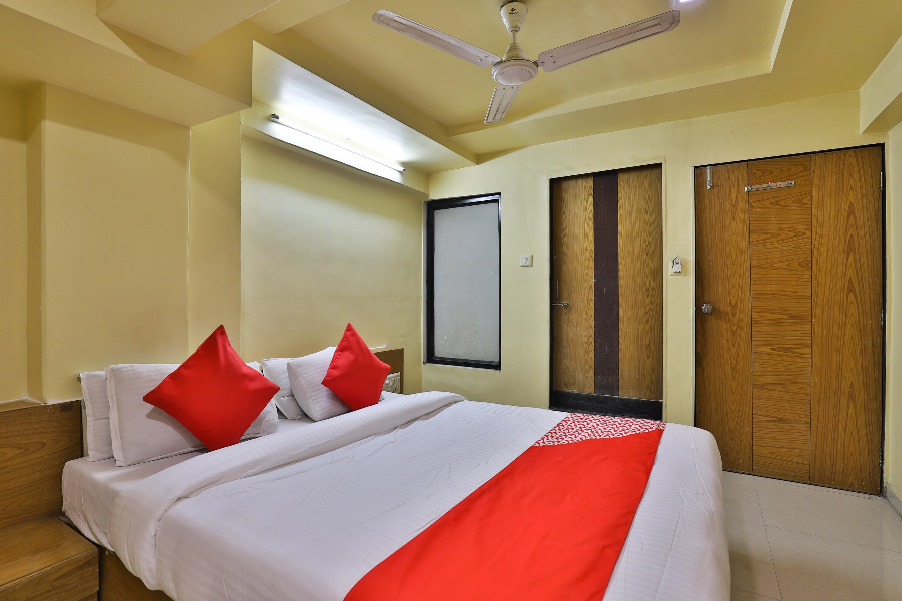 Hotel O by OYO Shreeji Palace - Tap to explore photos
