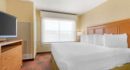 Best Western Plus Waco North Room Type - Suite-1 King Bed, Non-Smoking, Sofabed, Living Area, Microwave And Refrigerator, Wi-Fi, Full Breakfa Best Western Plus Waco North Room Type - Suite-1 King Bed, Non-Smoking, Sofabed, Living Area, Microwave And Refrigerator, Wi-Fi, Full Breakfa