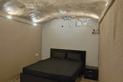 Kings Landing Game of Thrones Couple Friendly Studio Apartment