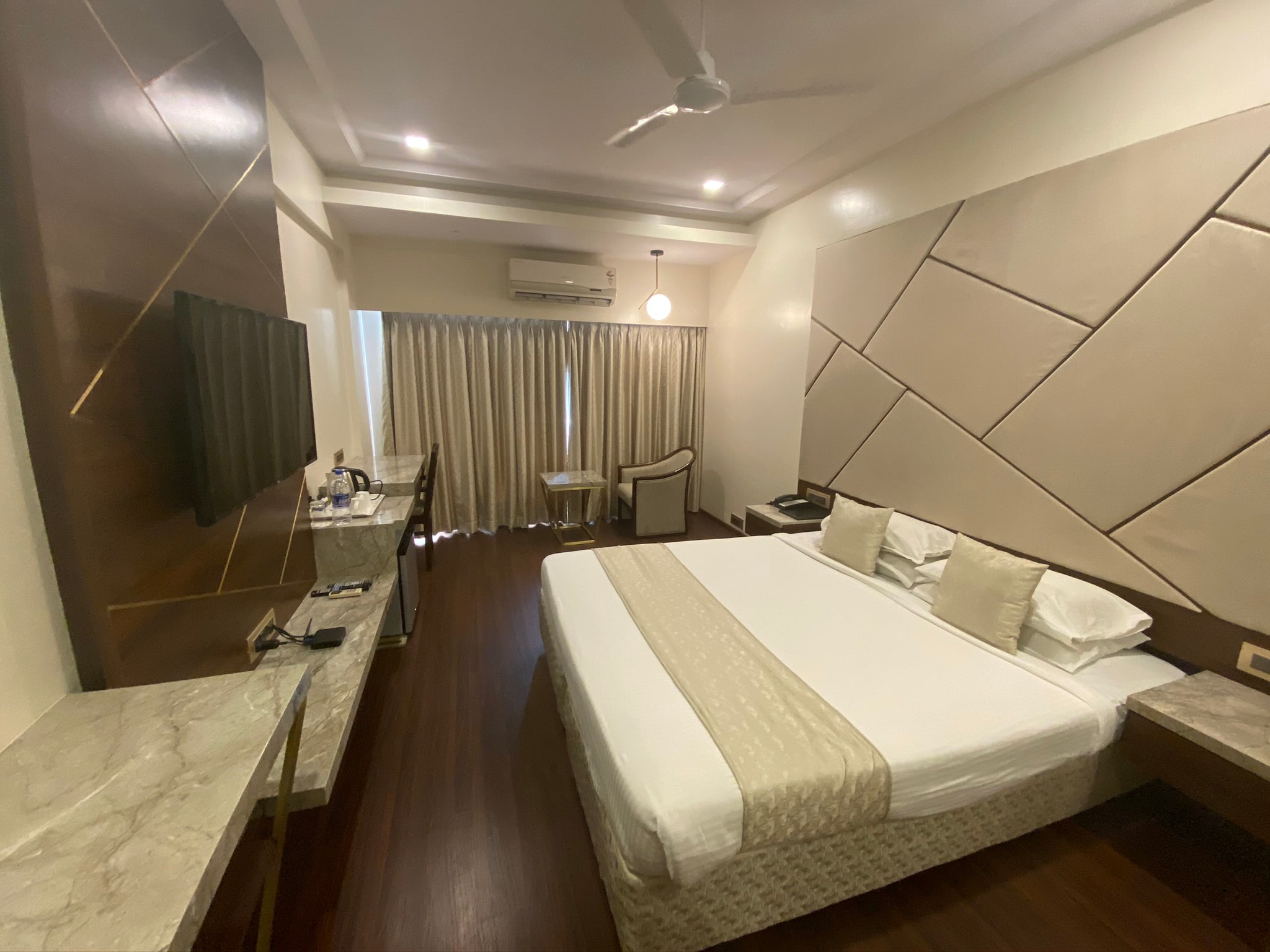 HOTEL KOHINOOR PARK - Tap to explore photos
