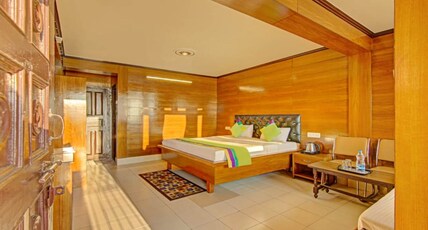Hotel Monal Inn Room Type - King Room with Balcony