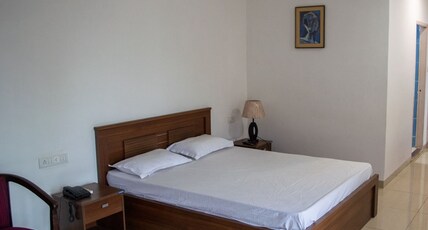 Golden Palm Near KIIT Jagannath Temple Room Type - Spacious Suite