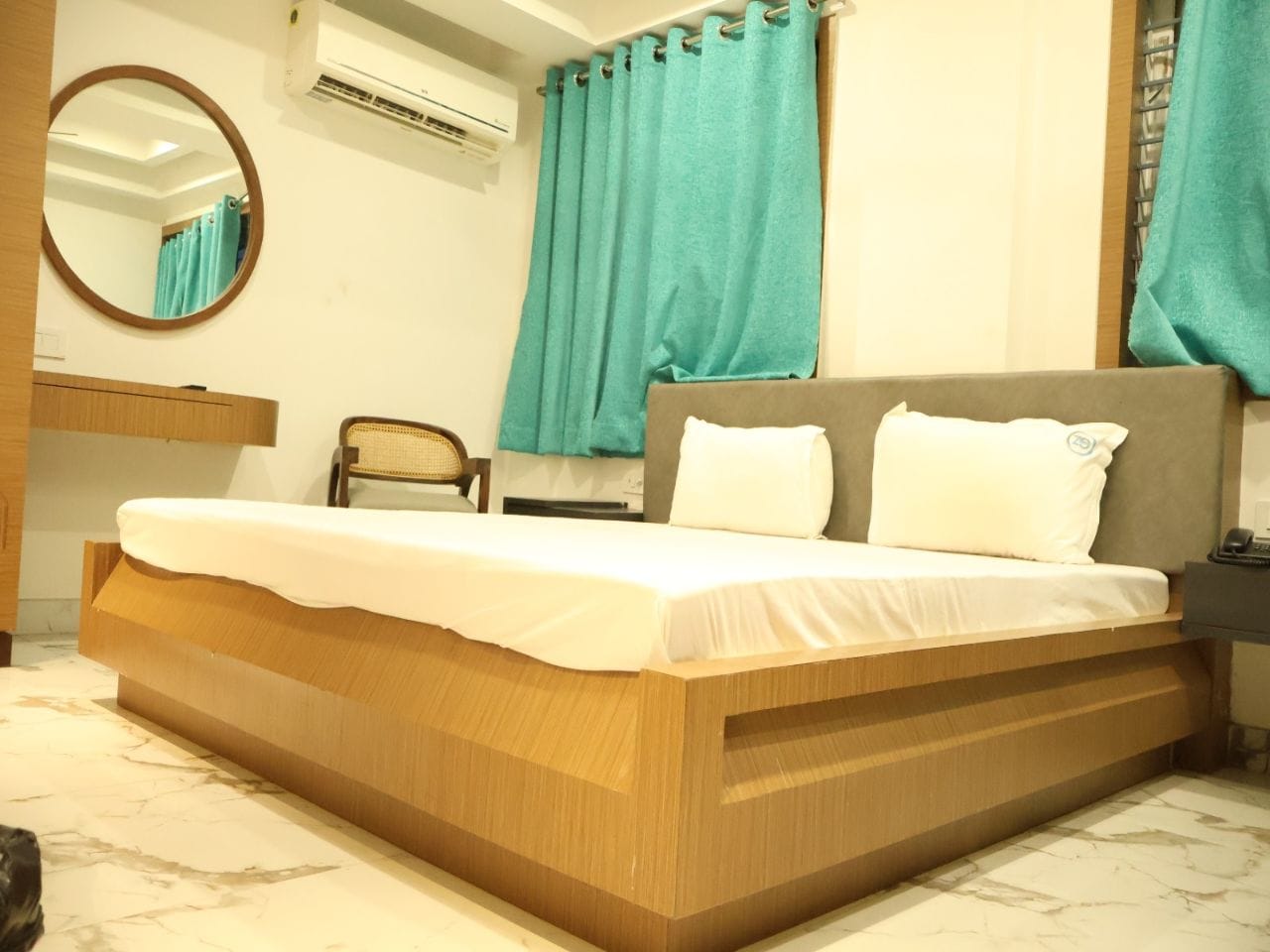 Hotel Grand Zuri (5 minutes from Airport) - Tap to explore photos