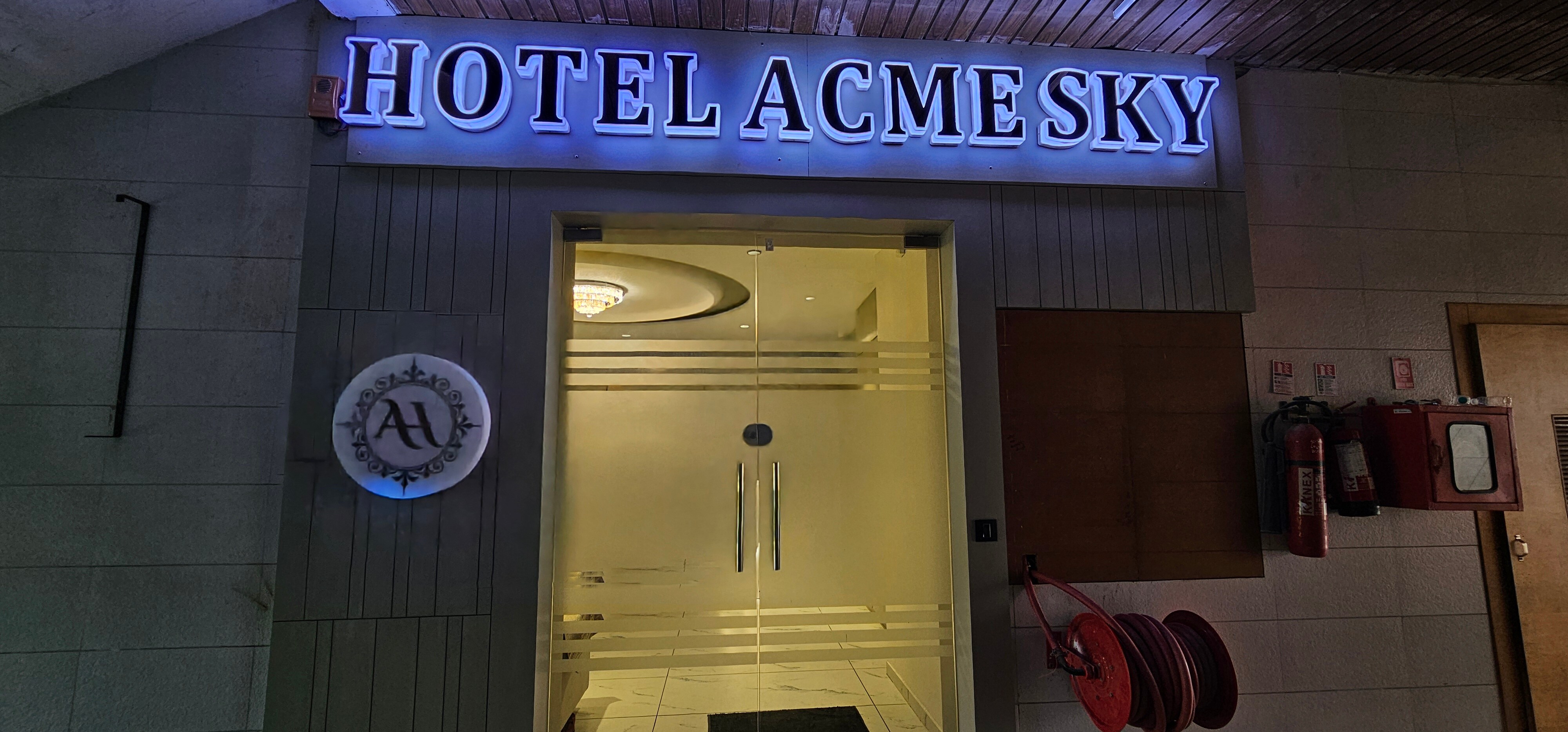 Hotel Acme Sky - Tap to explore photos