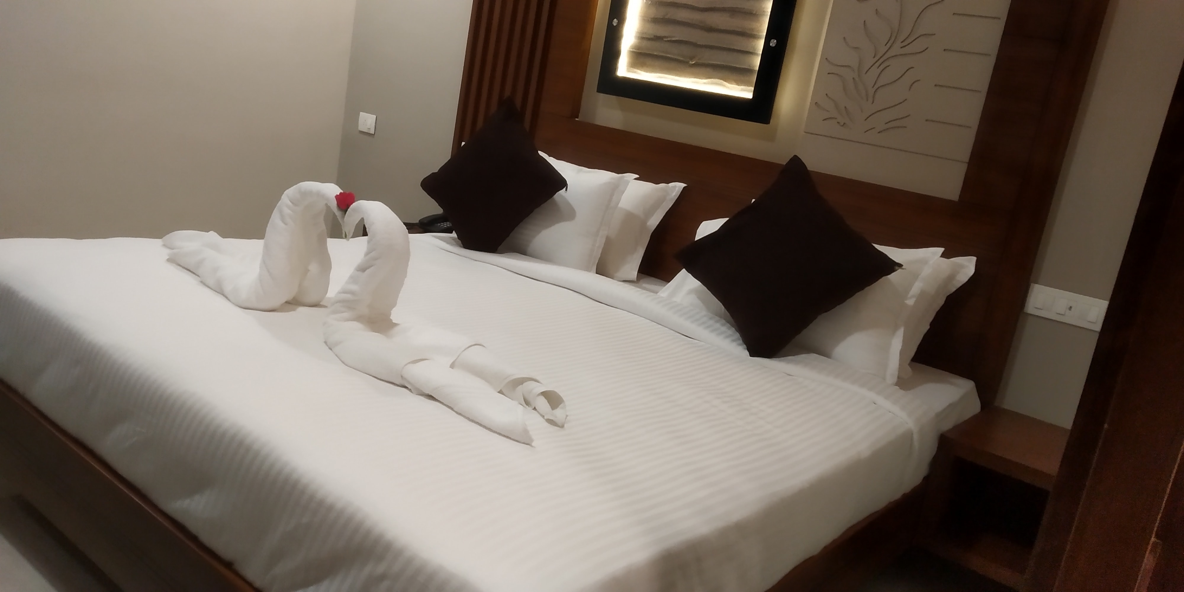 AABIL PALACE BUSINESS HOTEL - Tap to explore photos