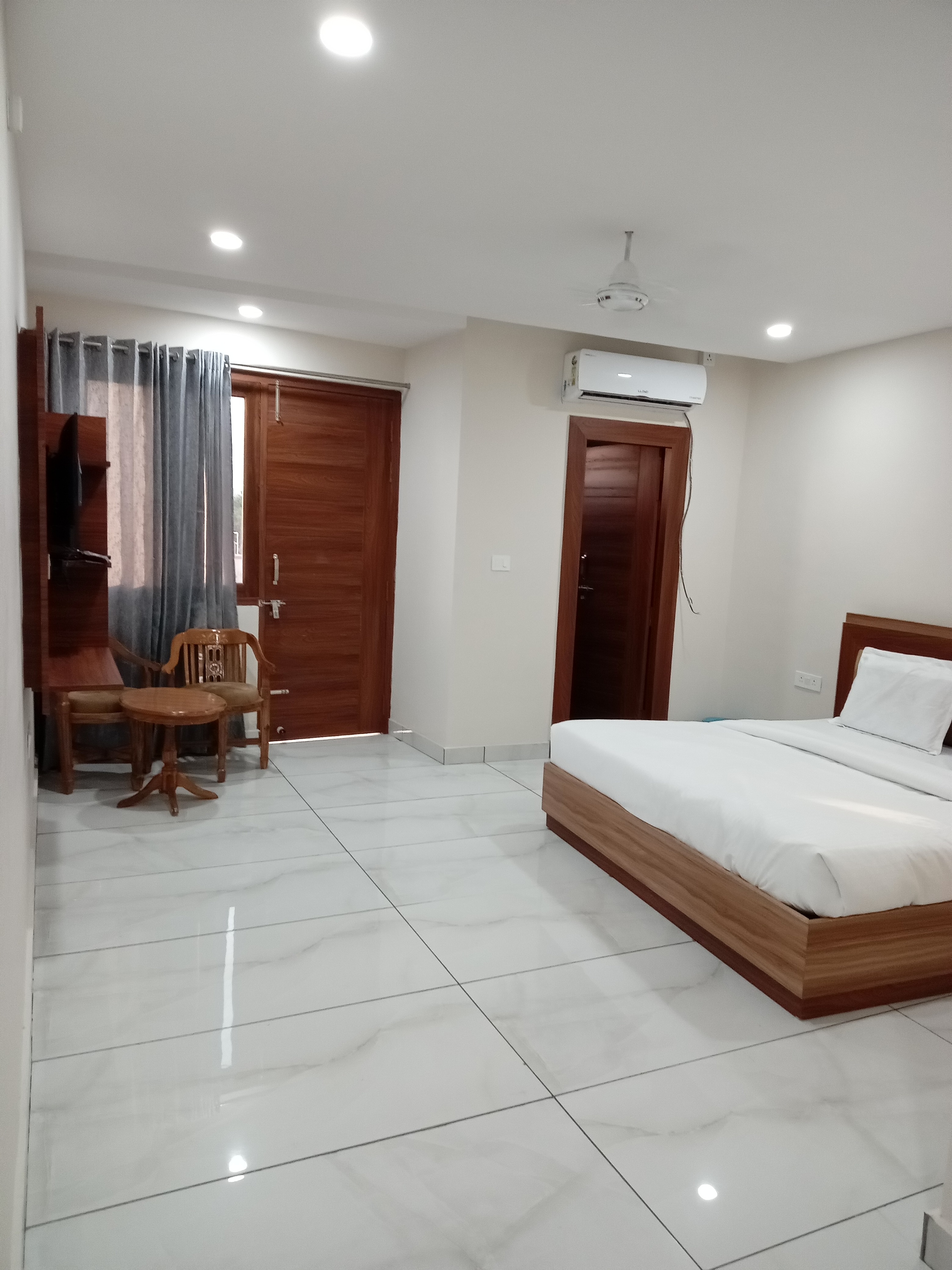 Hotel Viraj - Tap to explore photos