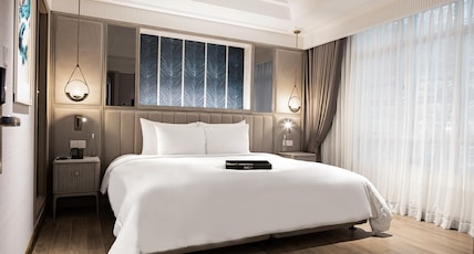 La Siesta Premium Saigon Central Room Type - Junior Suite - French Balcony La Siesta Premium Saigon Central Room Type - Junior Suite - French Balcony