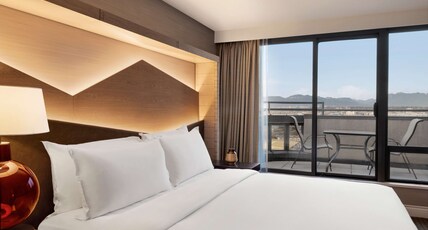 Hilton Vancouver Airport Room Type - 2BEDROOM SUITE WITH PARLOR