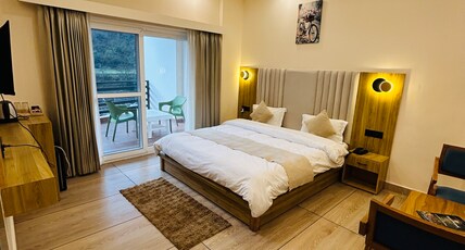Peepal Hotel And Restaurant Room Type - Super Deluxe Room with Mountain View