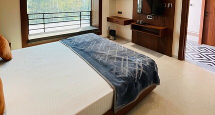 Hotel Nakshatra Room Type - Premium Room