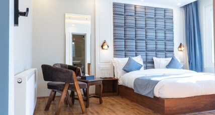 THE PAHALGAM BREEZE Room Type - Premium Room with Mountain View