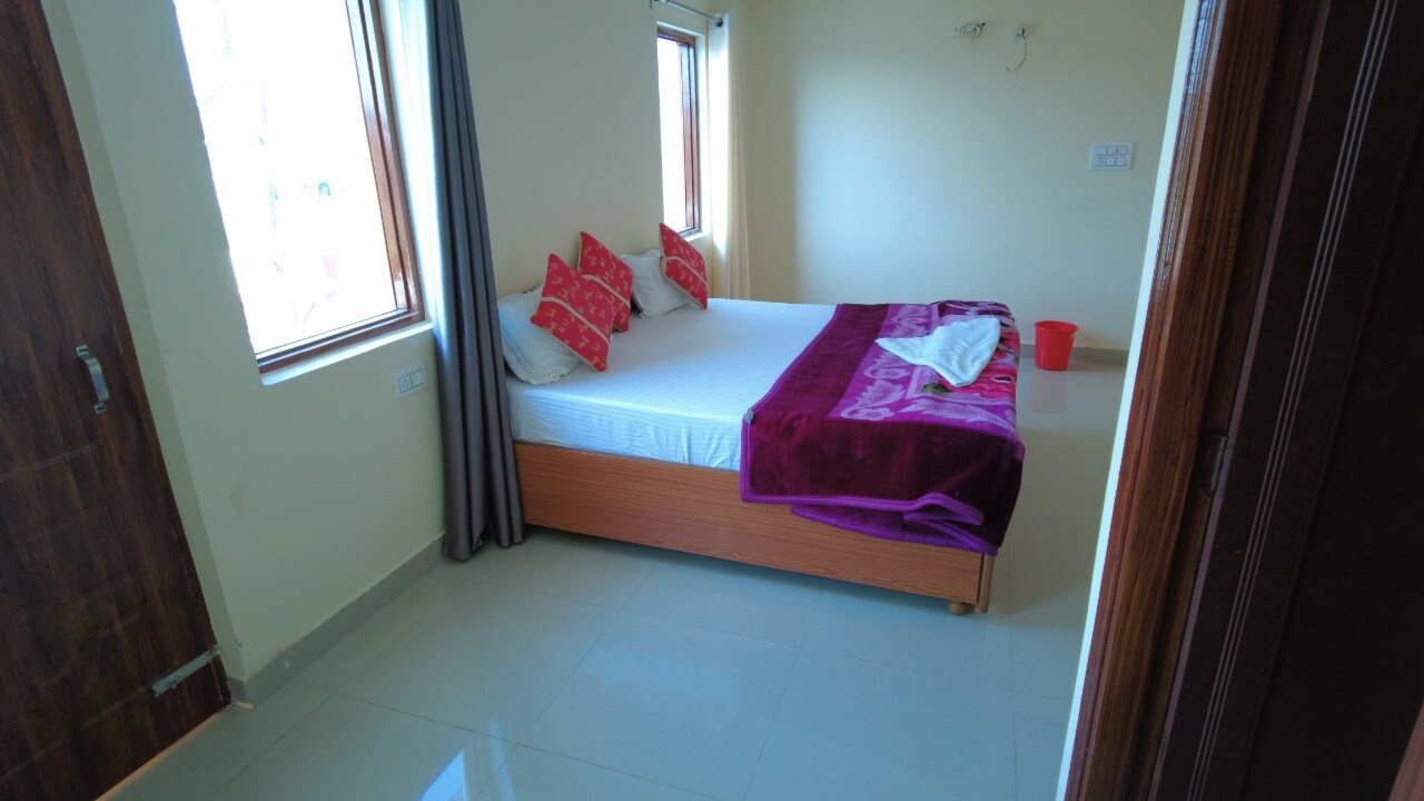 Hotel Gautam Palace - Tap to explore photos