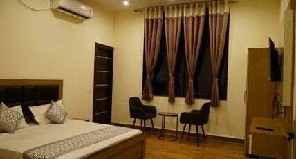 BLISS HOTEL AND RESTAURANT Room Type - DELUXE ROOM