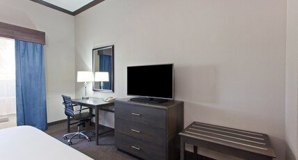Holiday Inn Express Hotel & Suites Wharton Room Type - 2 King Beds Suite
