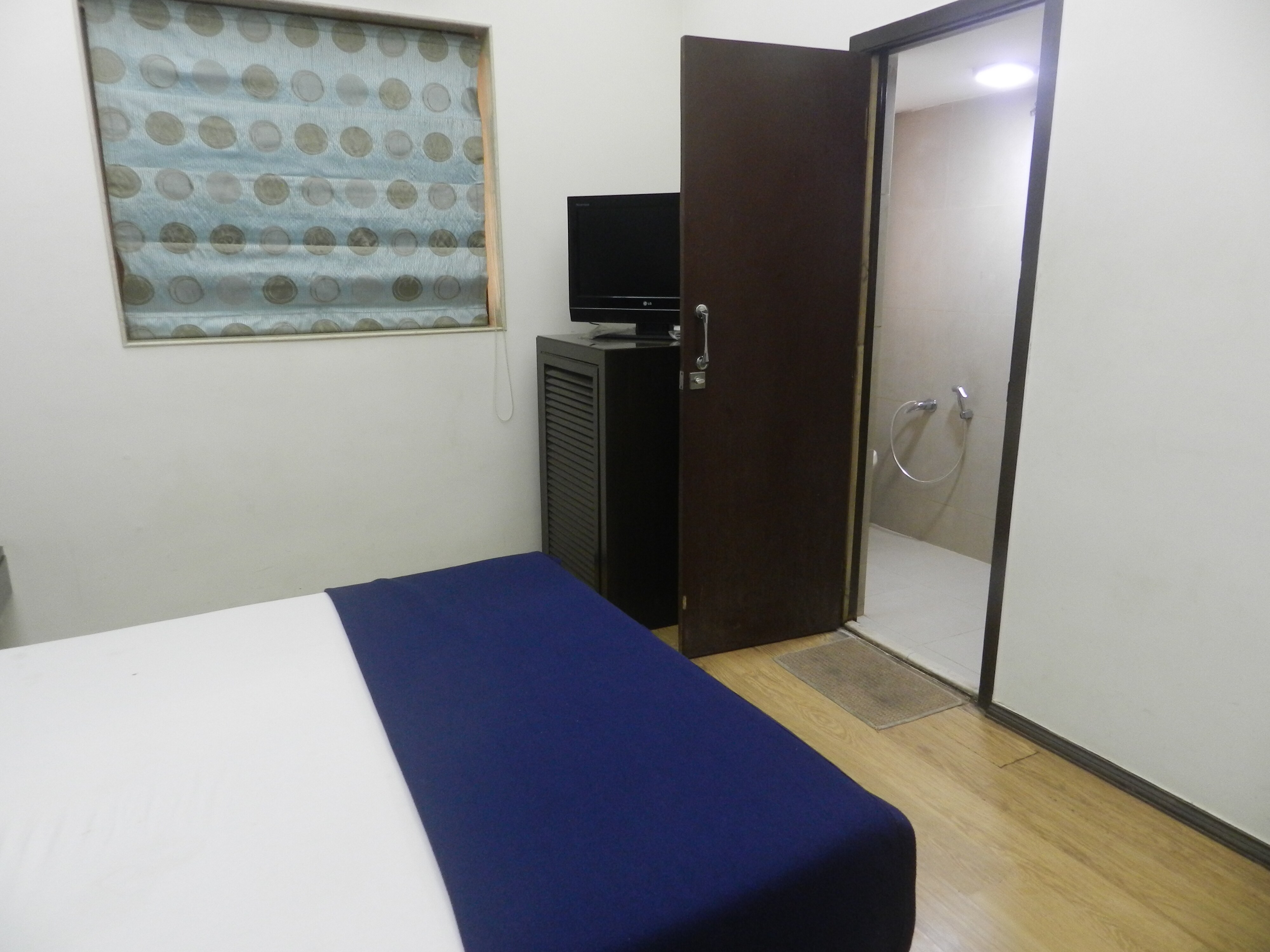 Arista Service Apartments | Rooms & Caretaker - Tap to explore photos