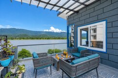 Photos of SaffronStays Tarangini by the Ganges near Ghat