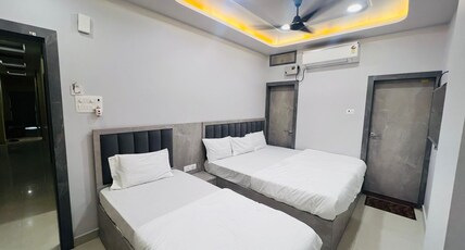 Shree Shakti Guest House Room Type - Deluxe King Bed with Single Bed