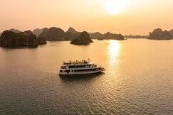 Cozy Bay Premium Halong Day Cruise