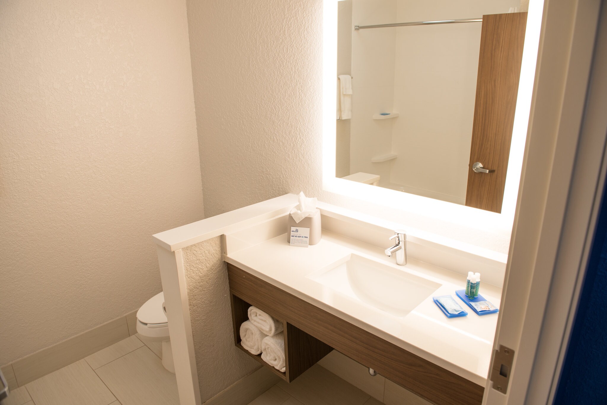 Holiday Inn Express & Suites WARSAW - Tap to explore photos