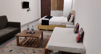 GoBravo Dev Palace & Studio Apartments Room Type - Deluxe Studio Tripple with Free WiFi and Balcony