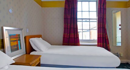 OYO Great White Horse Hotel Room Type - Standard Twin Room