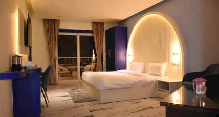 Spruce Hill Room Type - Premium Suite with bathtub