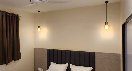 Hotel Peace International Room Type - Deluxe Double Room