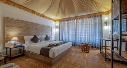 Valley By Grassfield Room Type - Swiss classic tents with Hill view
