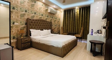 Ambient Express CR Park Room Type - Premium Room
