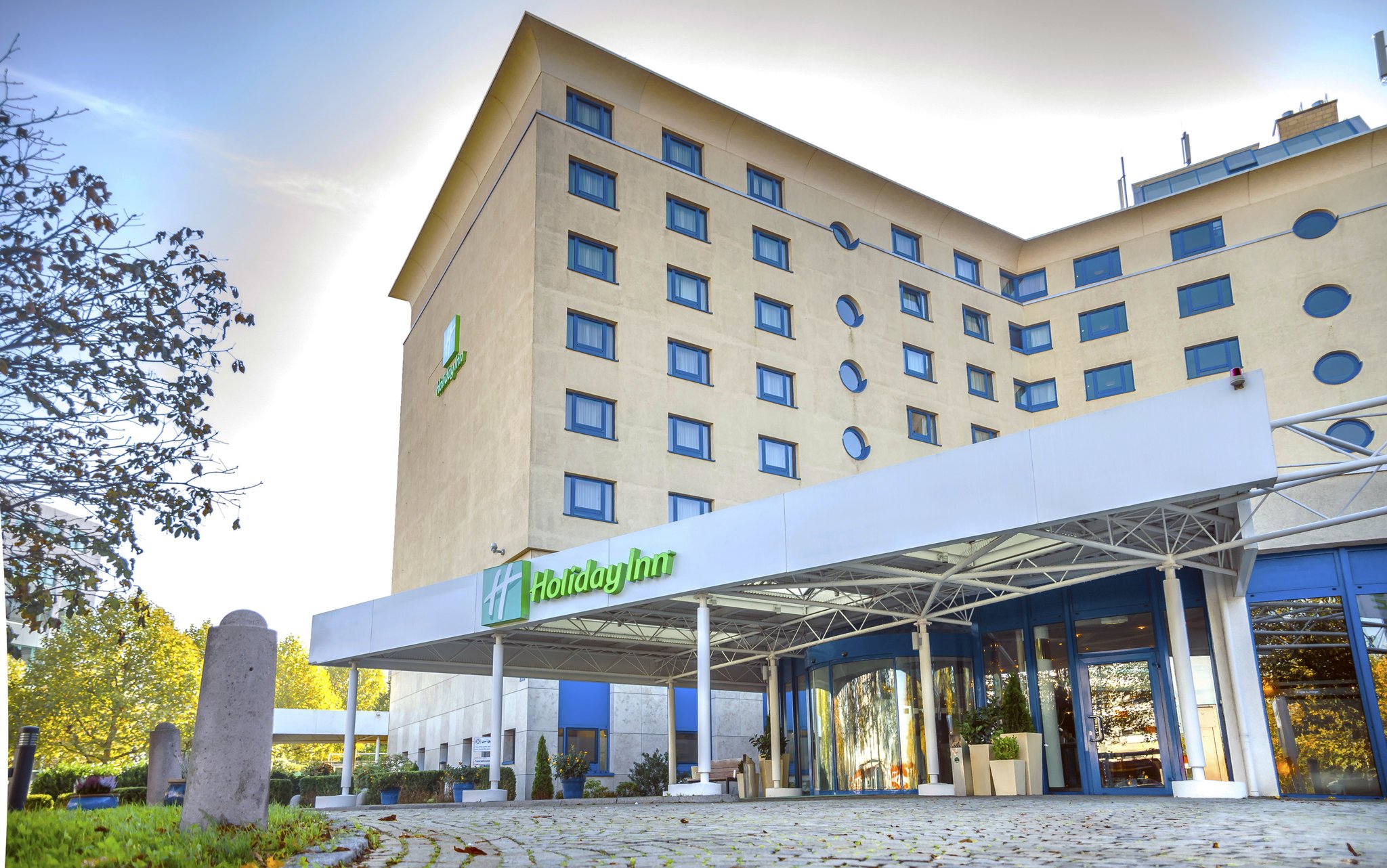 Holiday Inn STUTTGART - Tap to explore photos