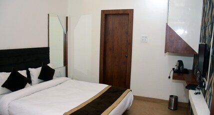 Hotel Vatika Palace Room Type - Deluxe Ac Rooms